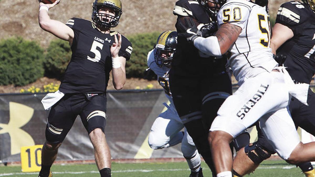 Uw Whitewater Joins Uw Oshkosh In Division Iii Playoffs State