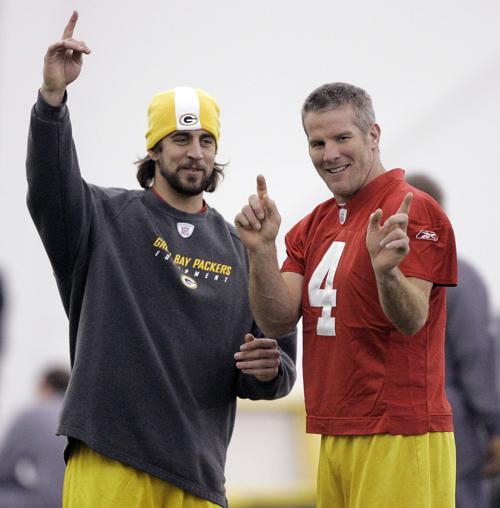 Like Brett Favre Before Him Aaron Rodgers Adjusts To Being Last Man Standing With Packers Pro Football Madison Com