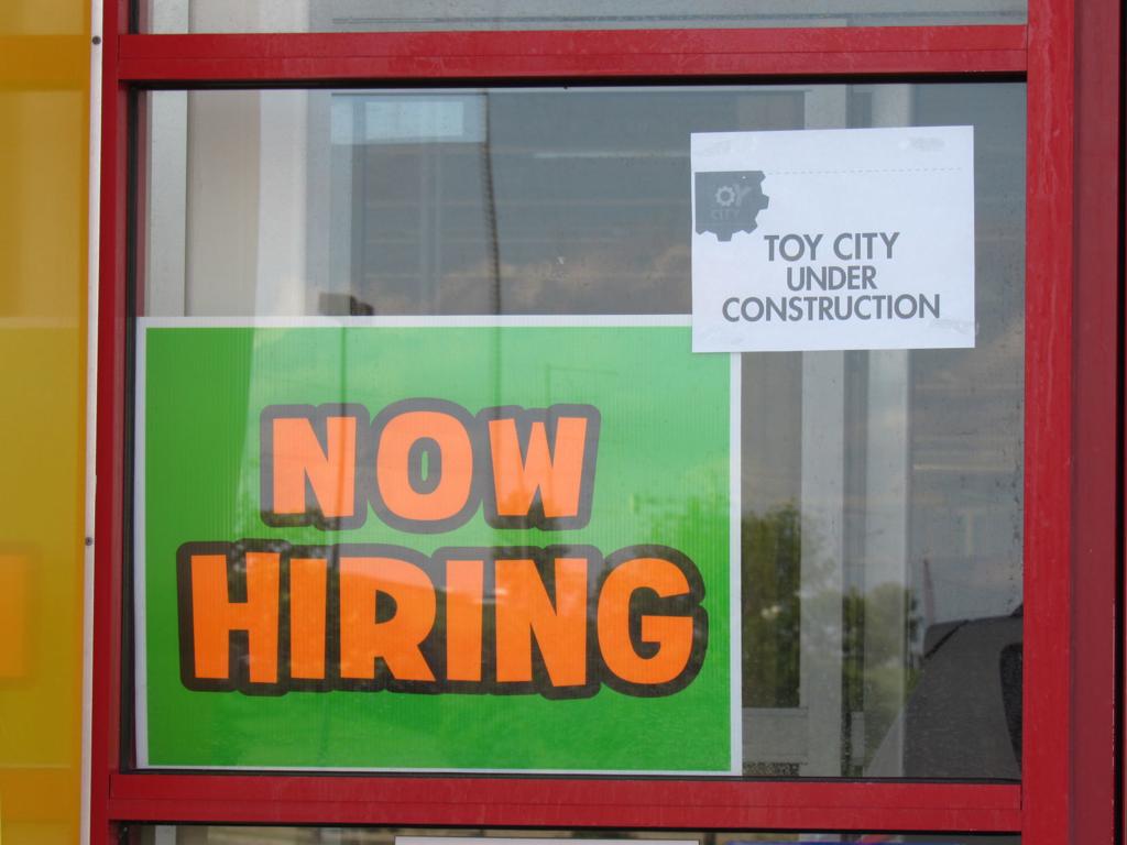 Former Toys R Us Building To Become Pop Up For Halloween And