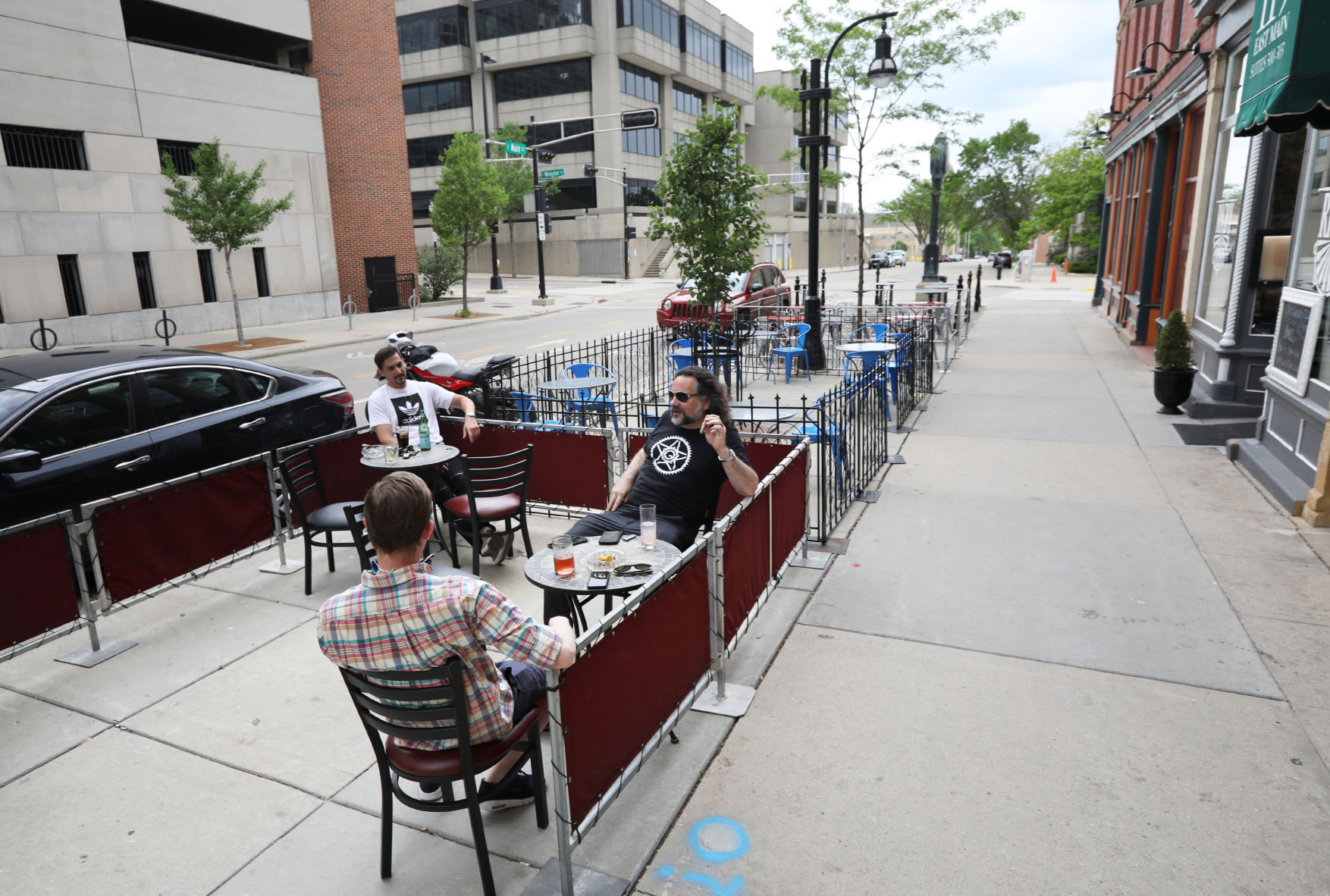 eau claire restaurants with outdoor seating