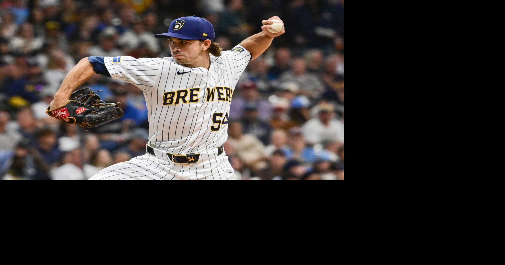 Photos: Brewers close out home series against Reds