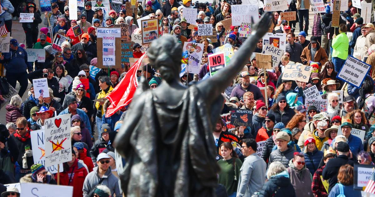 Photo No Kin March Photos: Thousands turn out for 'No Kings' march and rally