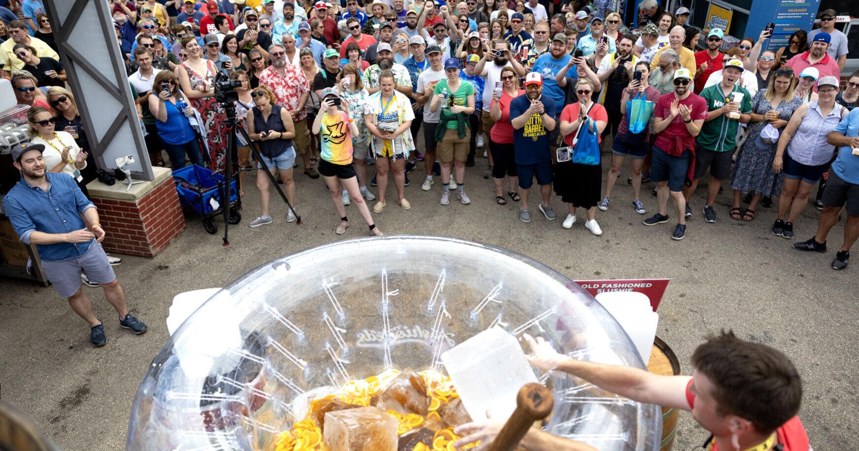 Madison Mallards build largest brandy old-fashioned cocktail - Vimarsana News
