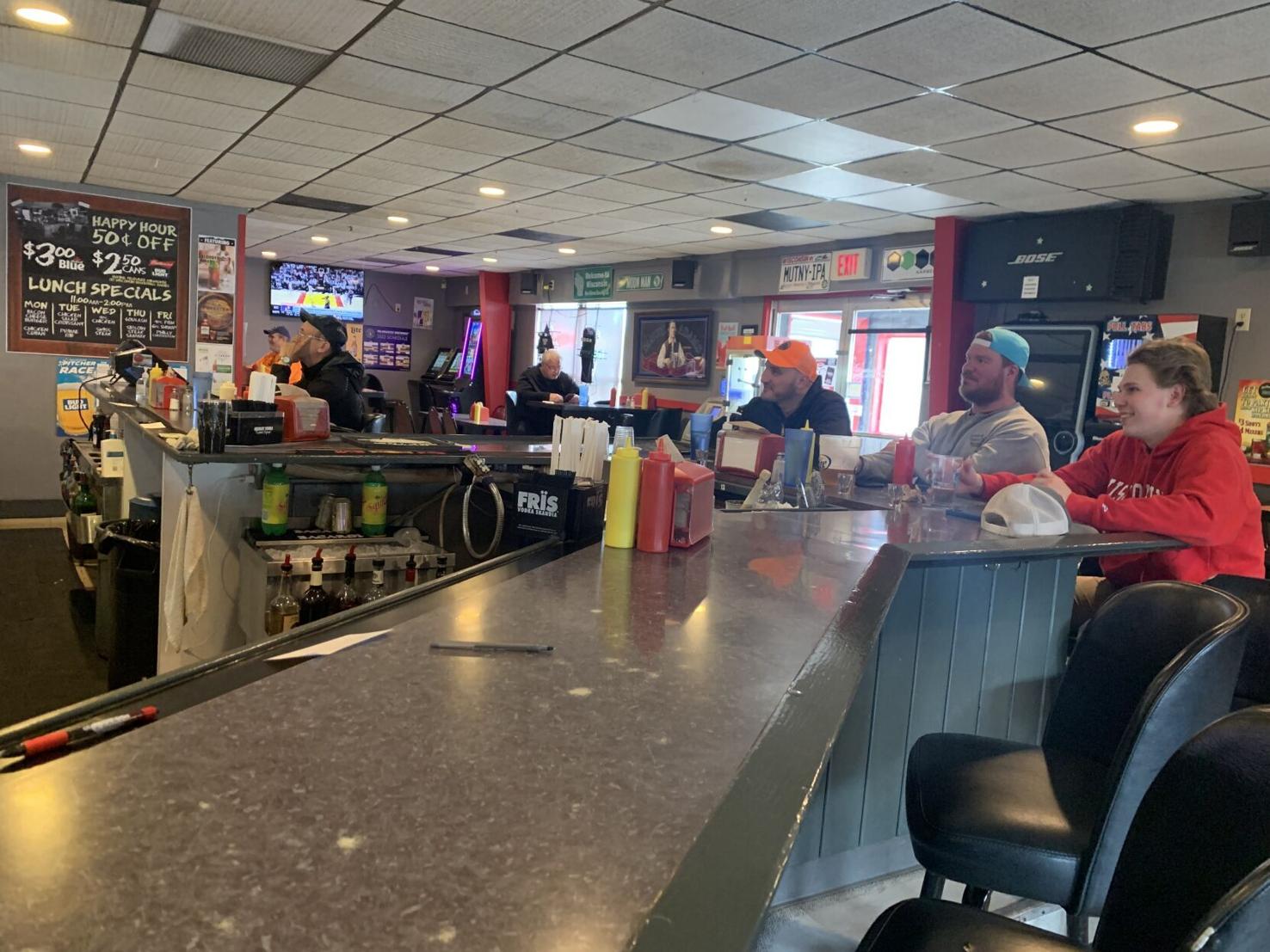 Restaurant review Slice's Bar & Grill has gained loyal customers for