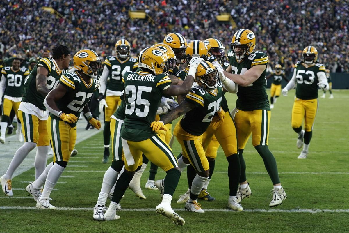 Packers smash Vikings, move within one win of playoff berth