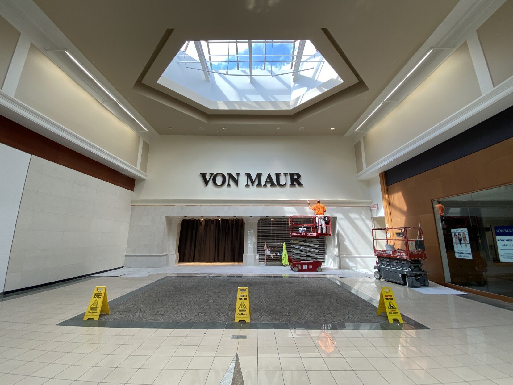 Von maur hot sale girls shoes