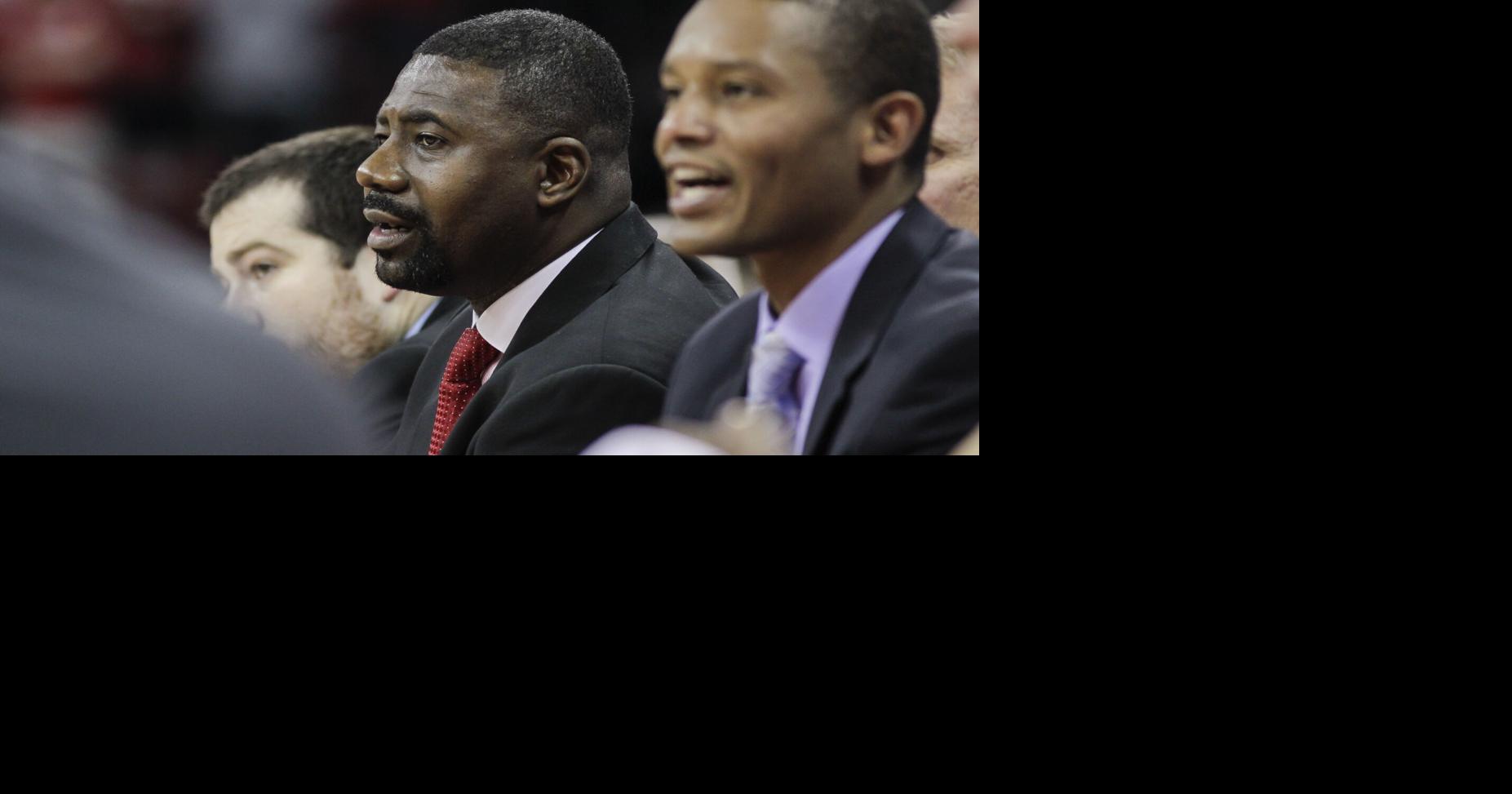 Wisconsin men's basketball to honor former assistant