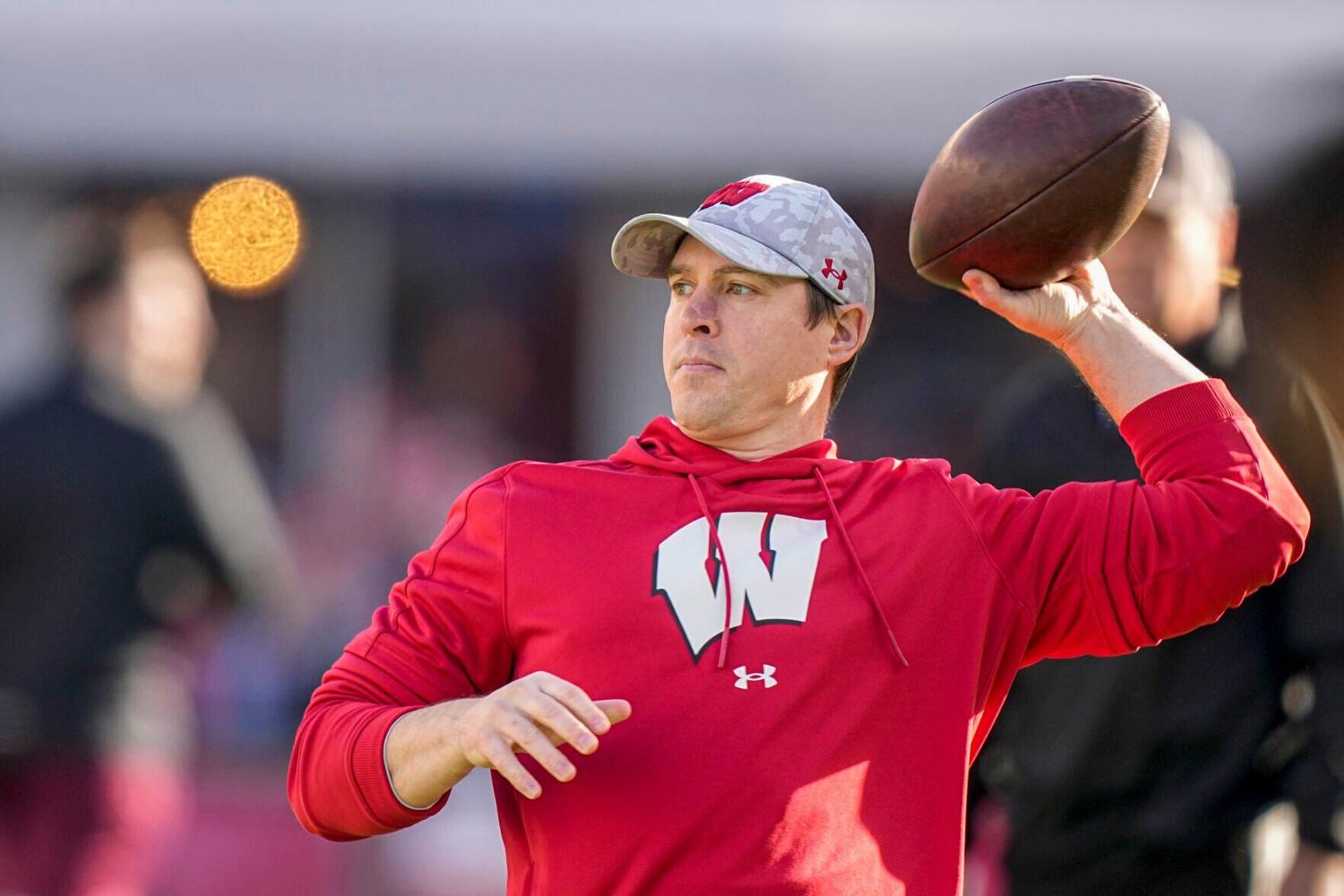 Wisconsin football leaders stump for Jim Leonhard to get full-time job