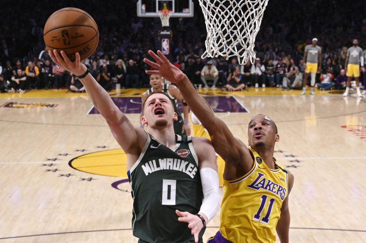 Lebrilliant Lakers Handle Bucks 113 103 Behind Lebron James 37