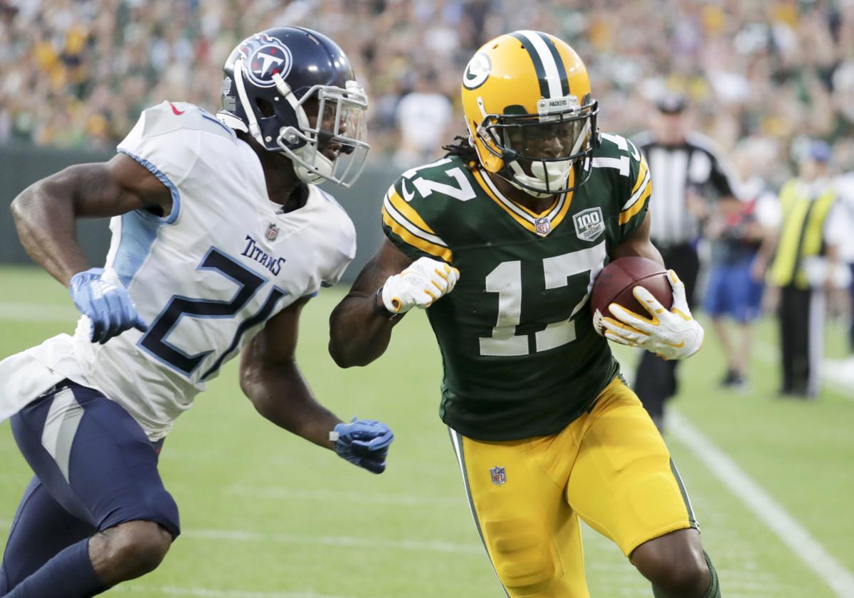 Davante Adams moves the chains