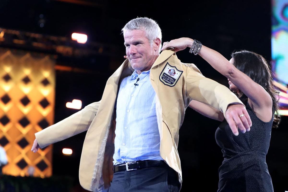 Photos Former Green Bay Packers Quarterback Brett Favre Inducted Into Pro Football Hall Of Fame Pro Football Madison Com