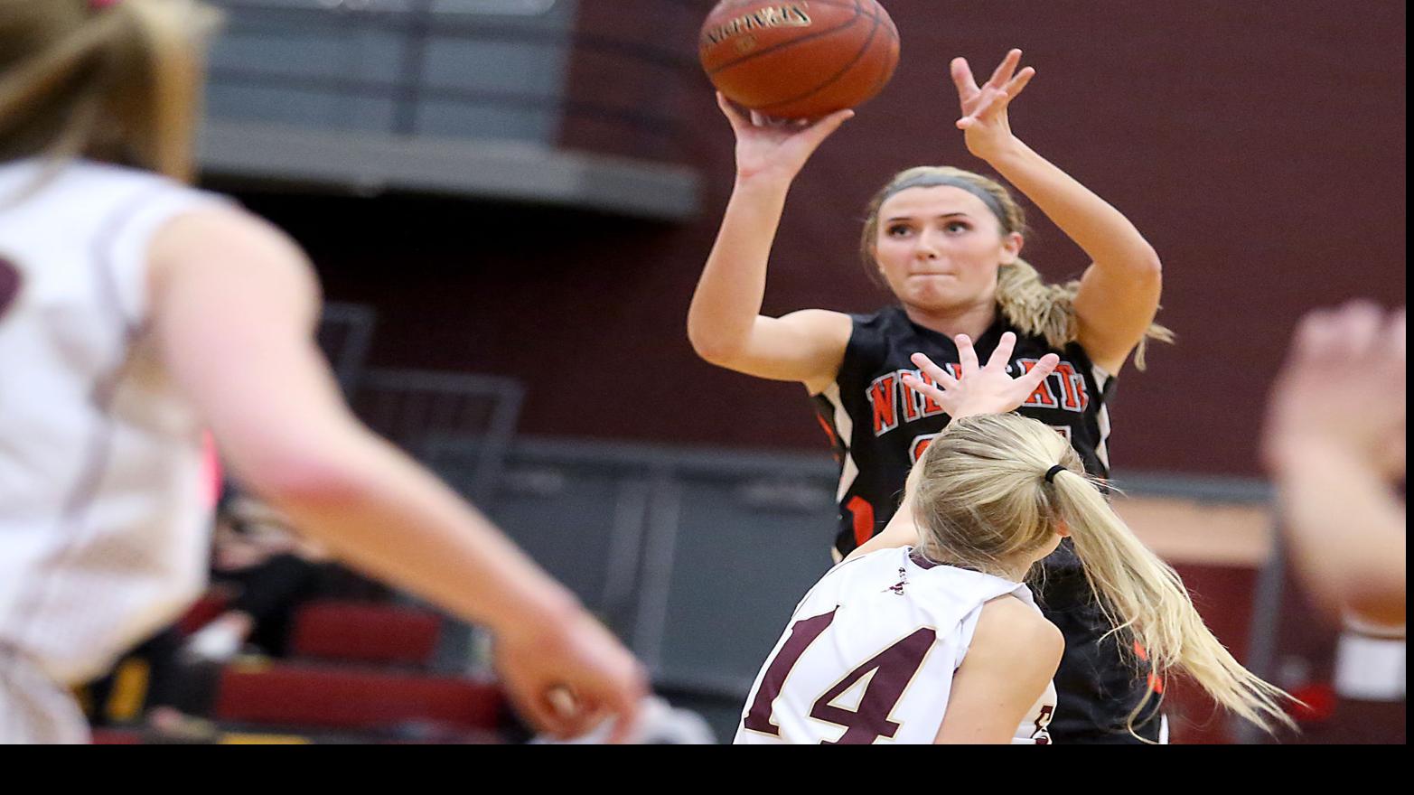 Verona S Alex Luehring Transfers From Uw Green Bay To Play For