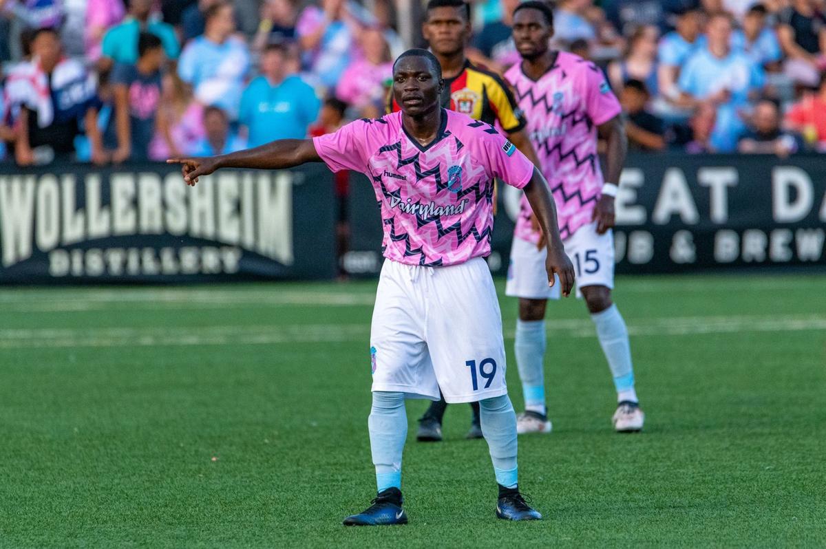 Vital Nizigiyimana signs for second season with Forward Madison FC