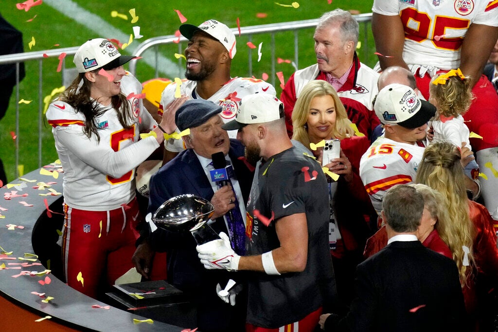 Chiefs' Jody Fortson Reacts After Helping Fan 'Get Paid'