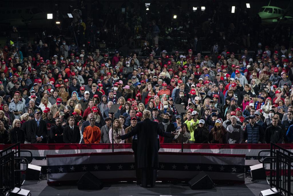 Photos Large Crowd Gathers In Georgia For Trump S First Post Election Rally National News Madison Com