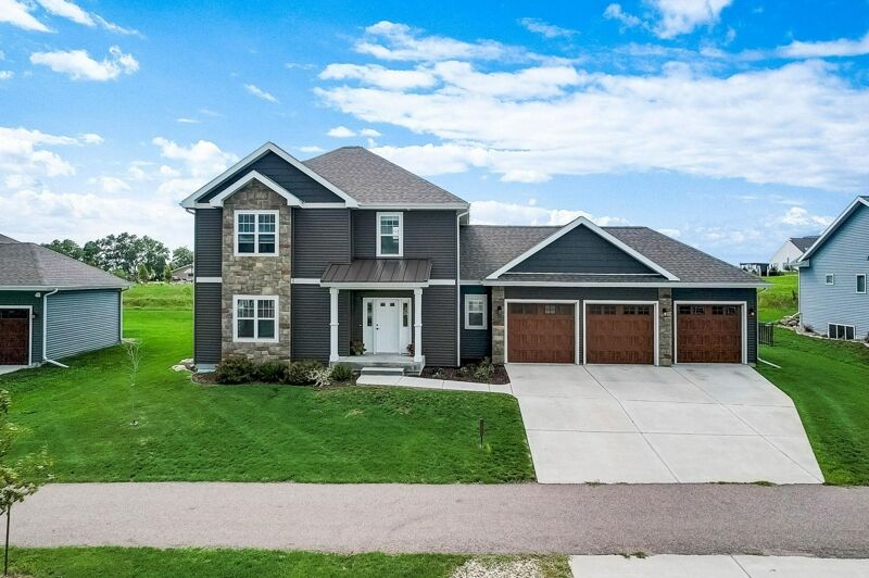 4 Bedroom Home in DeForest 589,000