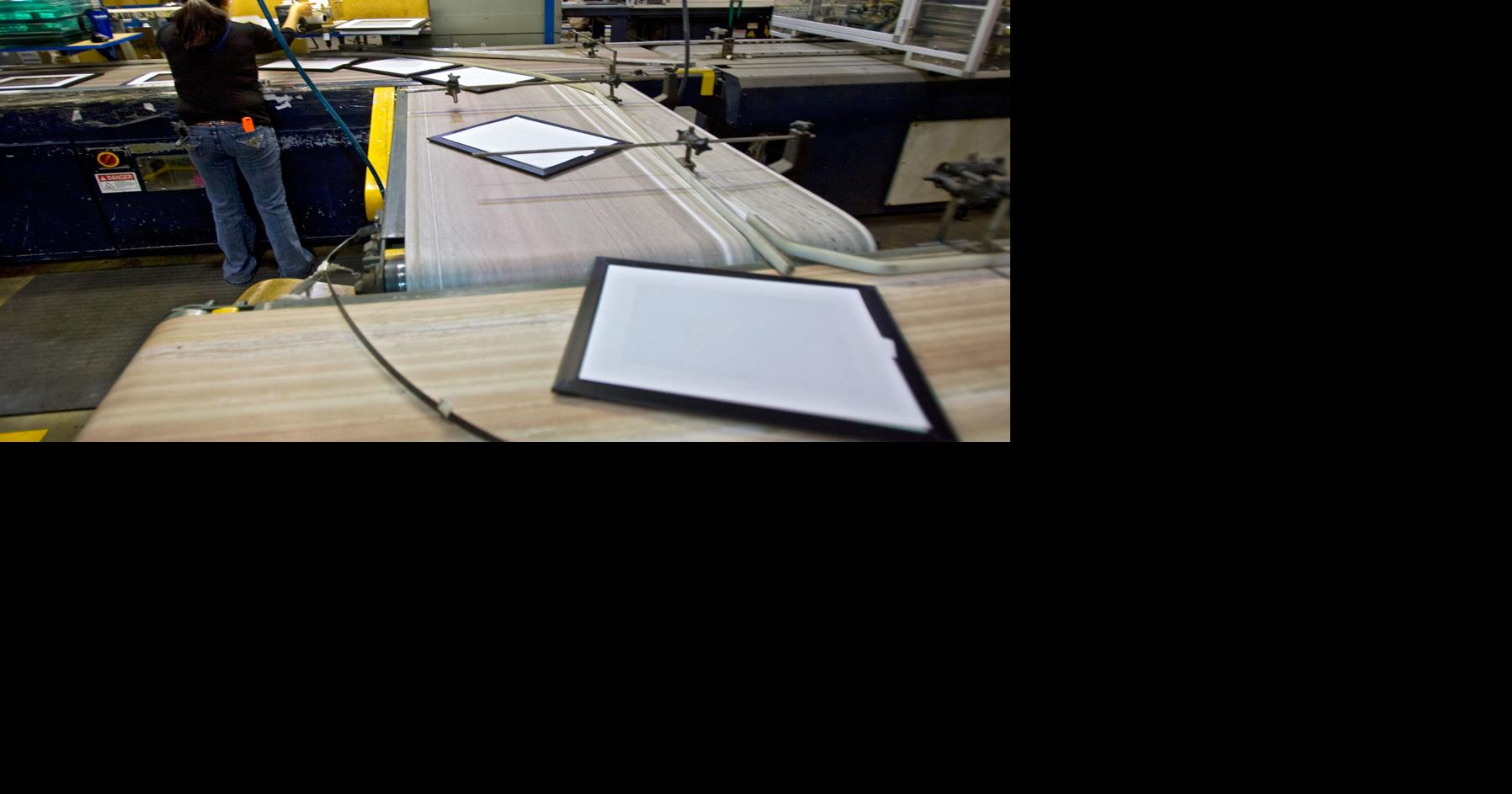 Uniek in Waunakee announces job cuts, ends its picture frame production