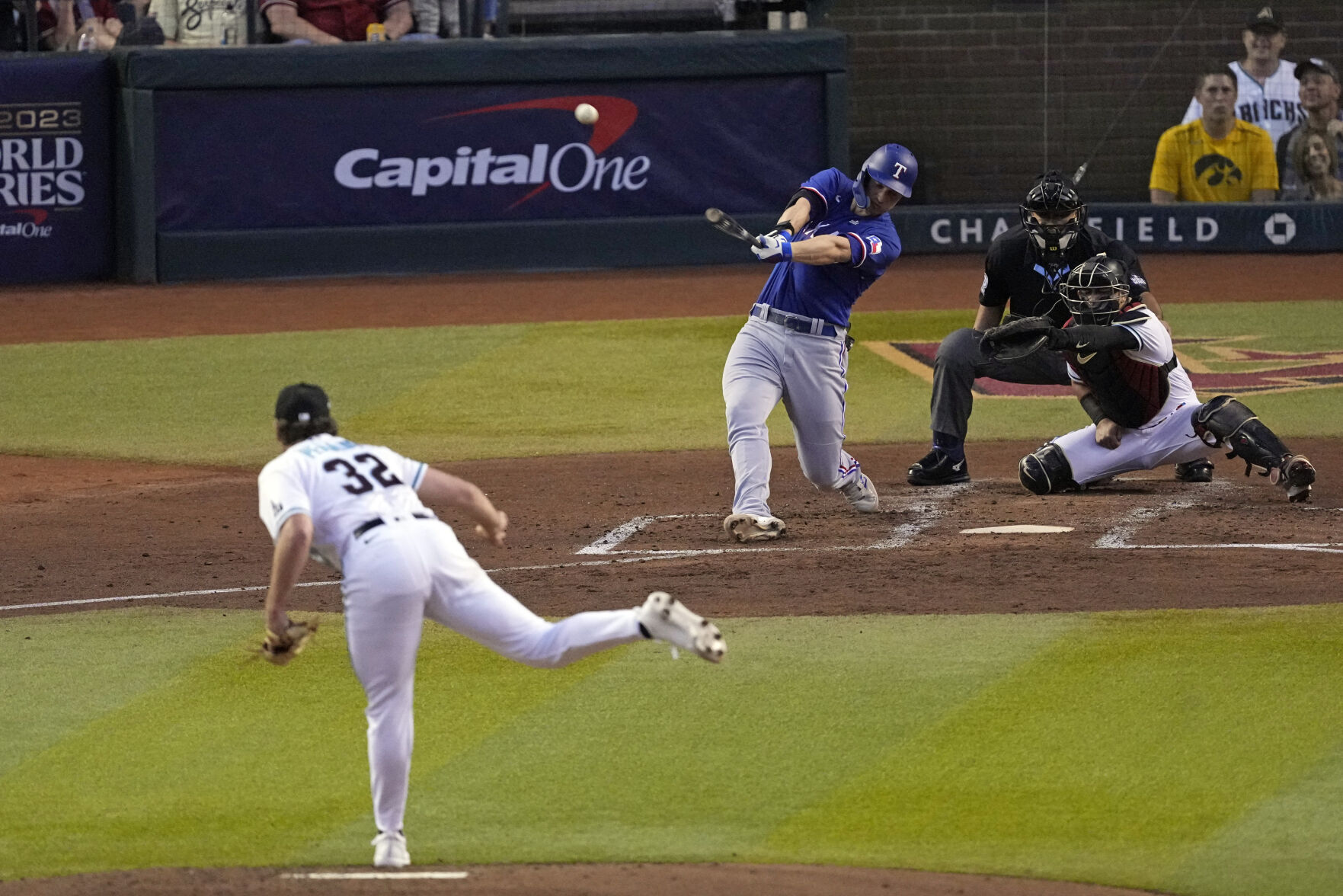 Seager, defense lead Rangers over D-backs in WS Game 3