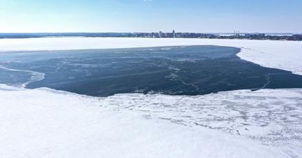 Vast stretch of open water and thin ice on Lake Monona has some worried