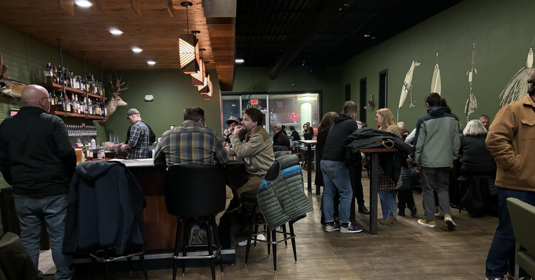 Hank's Burgers & Fish Fry does well by its burger and perch - Vimarsana News