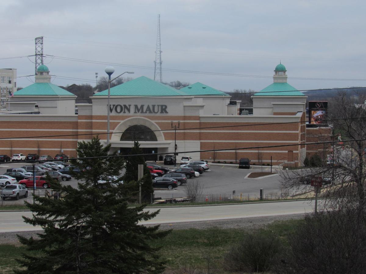Von Maur department store's West Michigan debut delayed 
