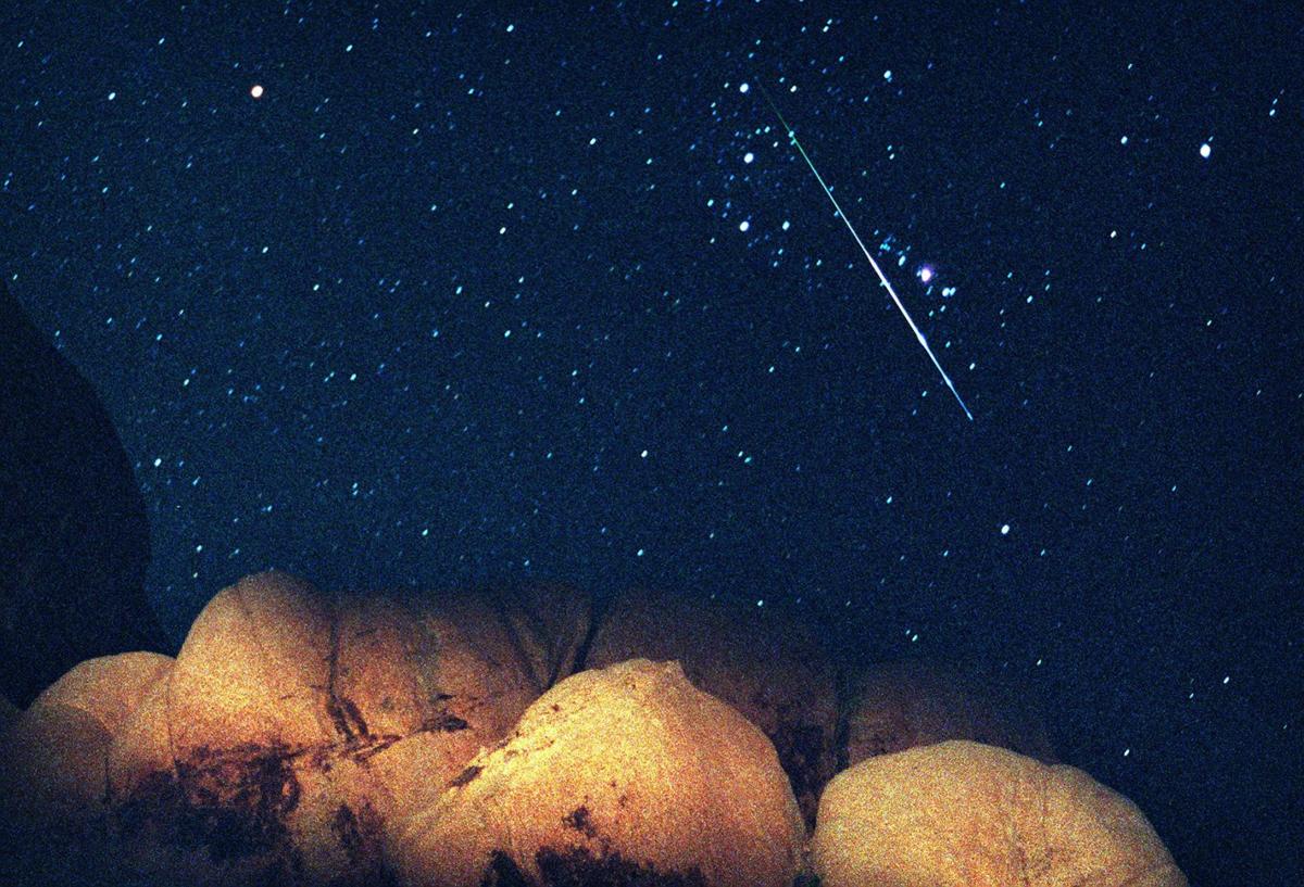 Three Bright Planets Over Wingra Park >> 17 Stunning Photos Of Meteors To Celebrate National Meteor Watch Day Three Bright Planets Over Wingra Park >> 17 Stunning Photos Of Meteors To Celebrate National Meteor Watch Day