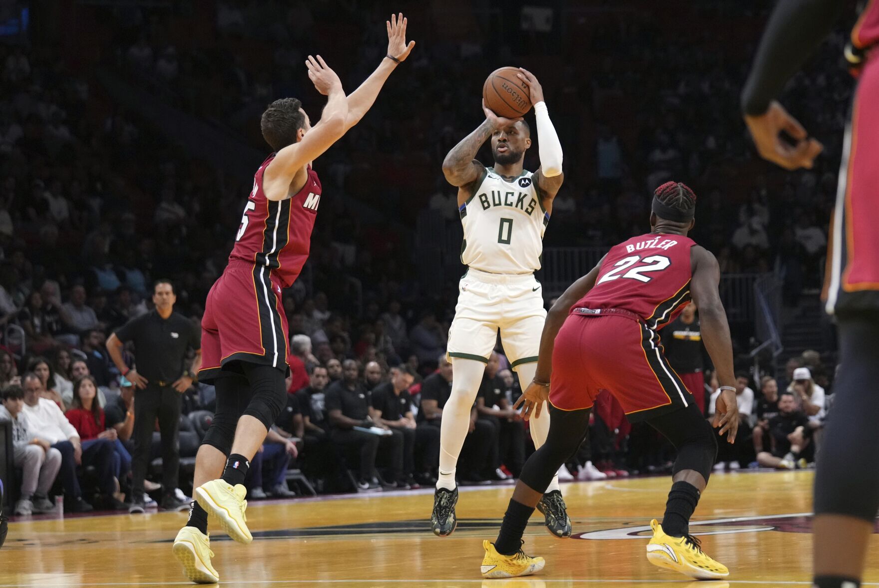 Damian Lillard Scores 37 As Giannis-less Bucks Hold Off Heat