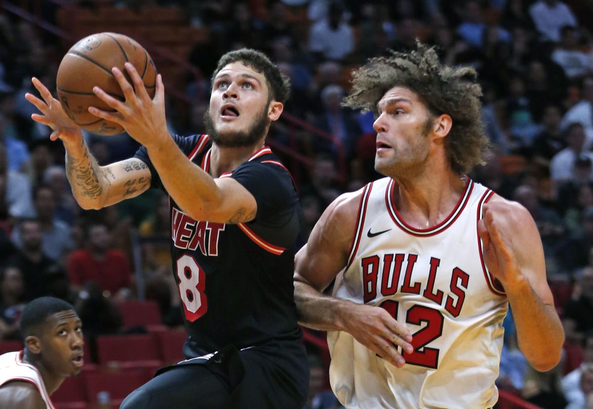 Robin Lopez with Bulls 2017, AP photo