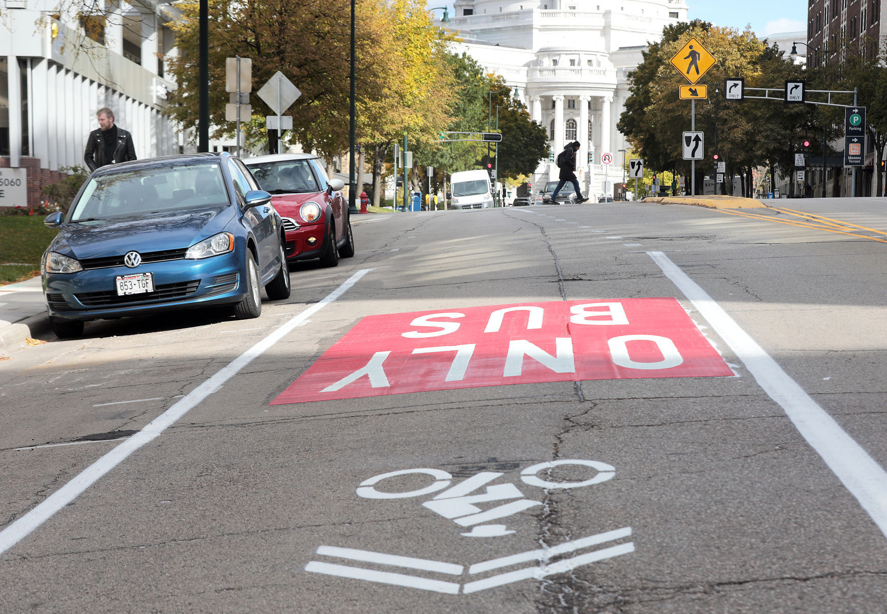 New shared bus and bike lane comes to West Washington Avenue