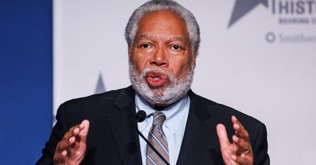 Smithsonian chief Lonnie Bunch announces departure