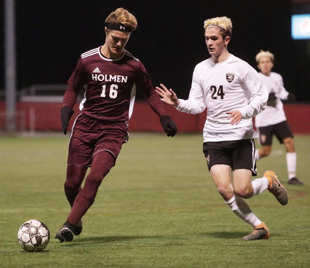 WIAA state boys soccer: Holmen's Coleton Strupp works against Oregon's Nick Borden