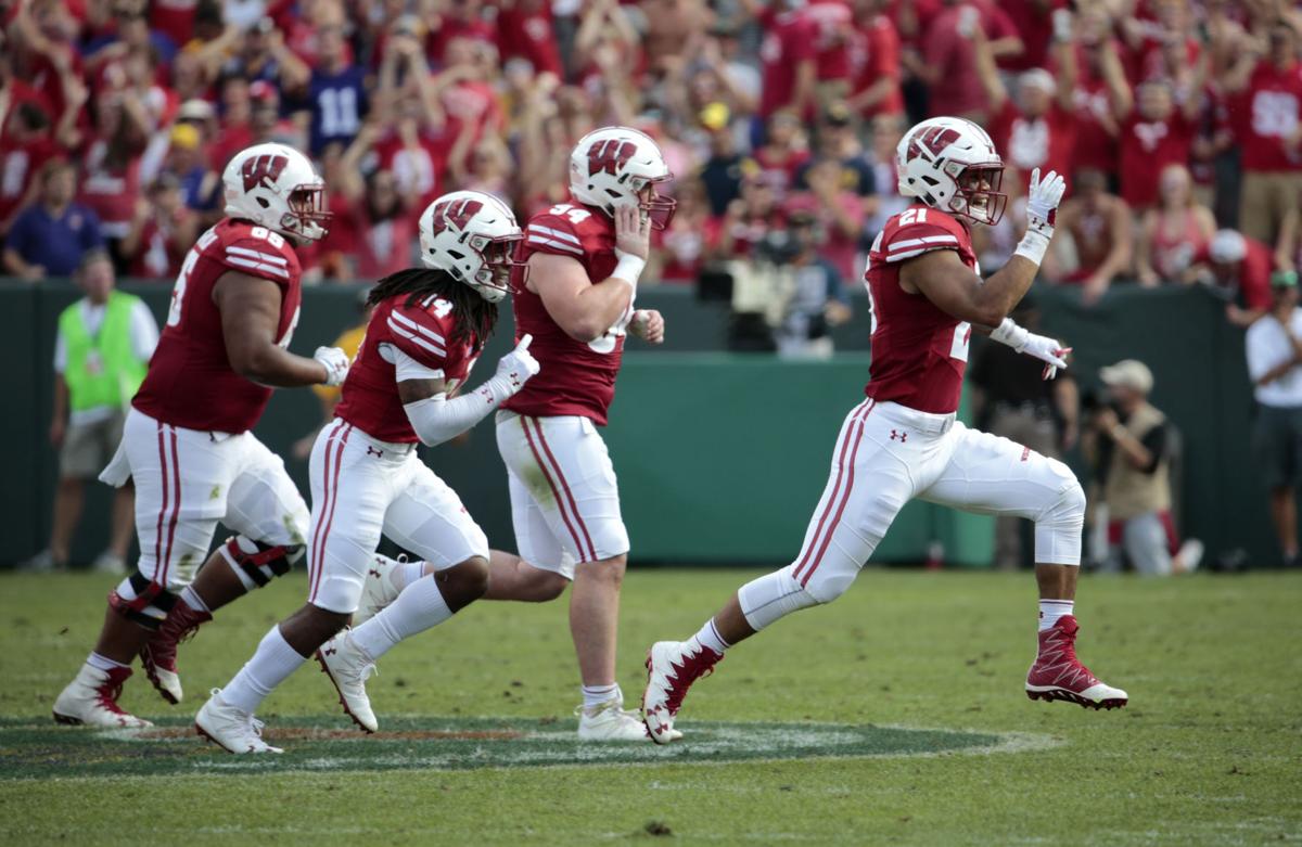 Badgers Football Wisconsin S Arrington Farrar At Home At Inside