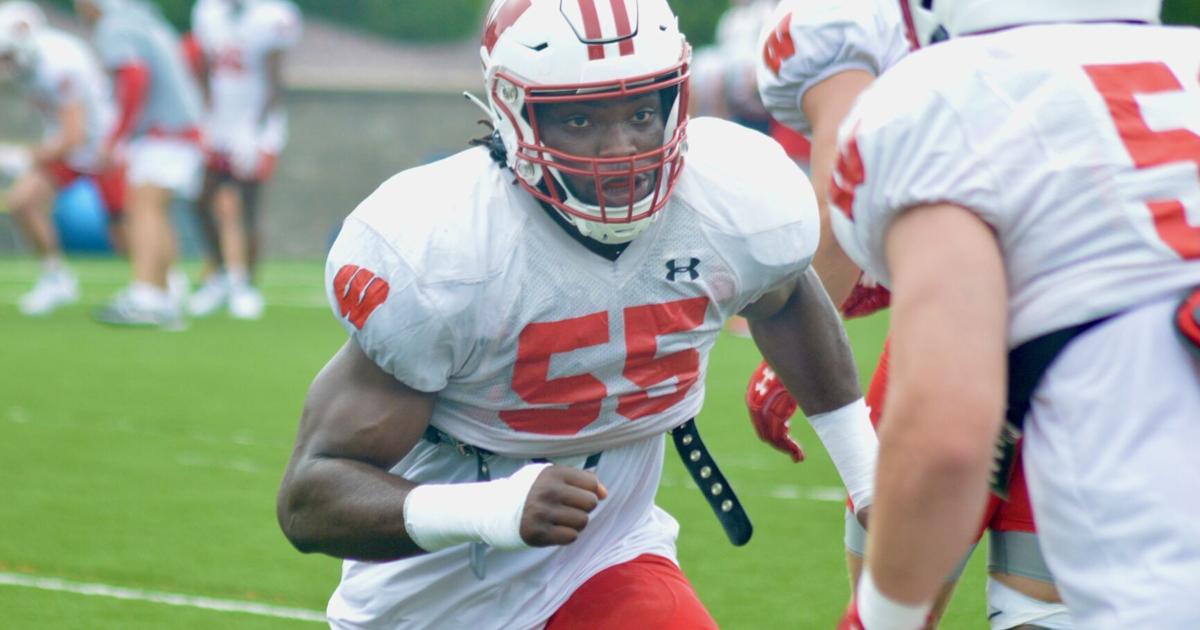 Projected Wisconsin football starter in sling at training camp