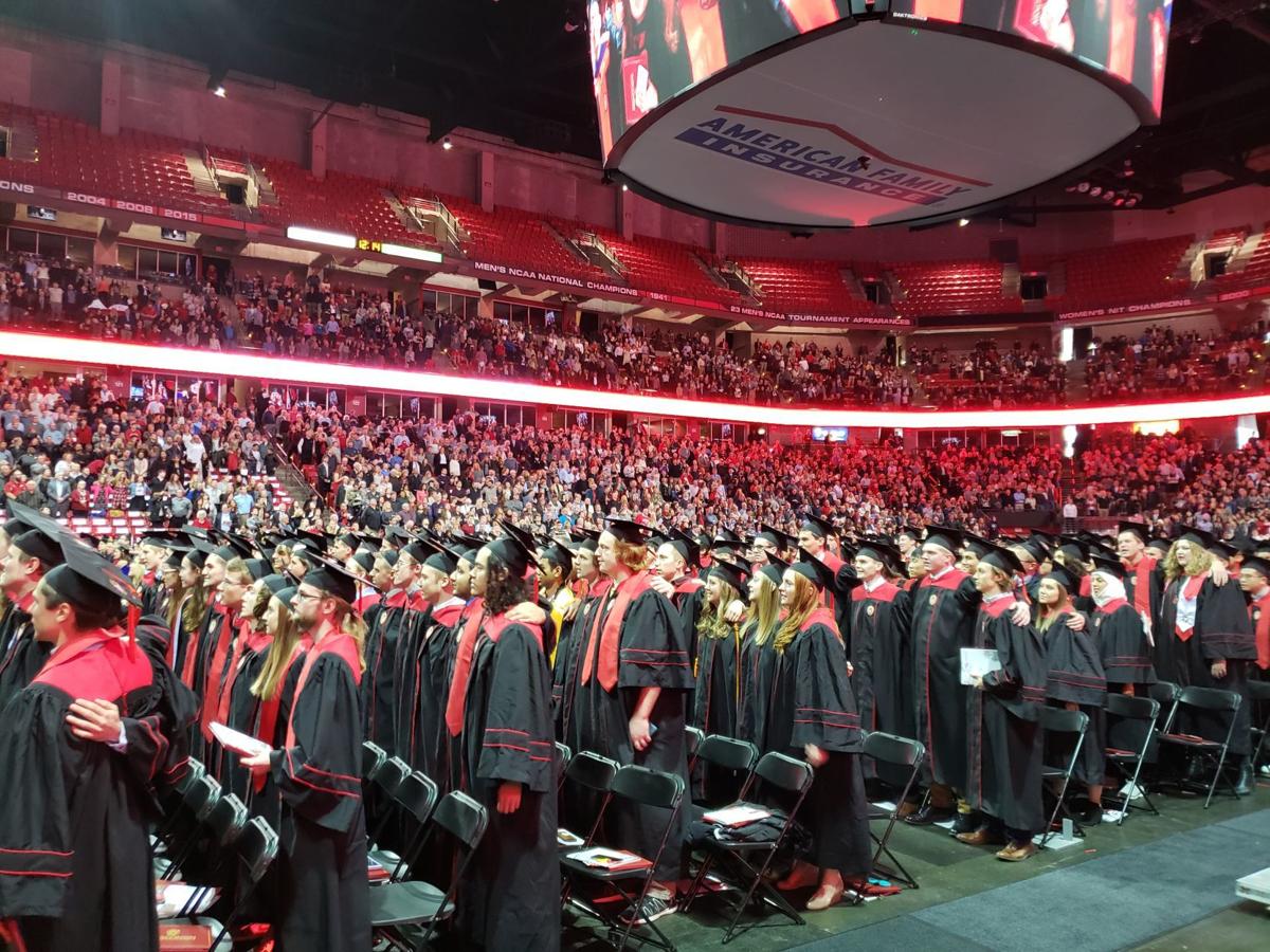 Former MLB commissioner urges UWMadison graduates to 'dream big dreams