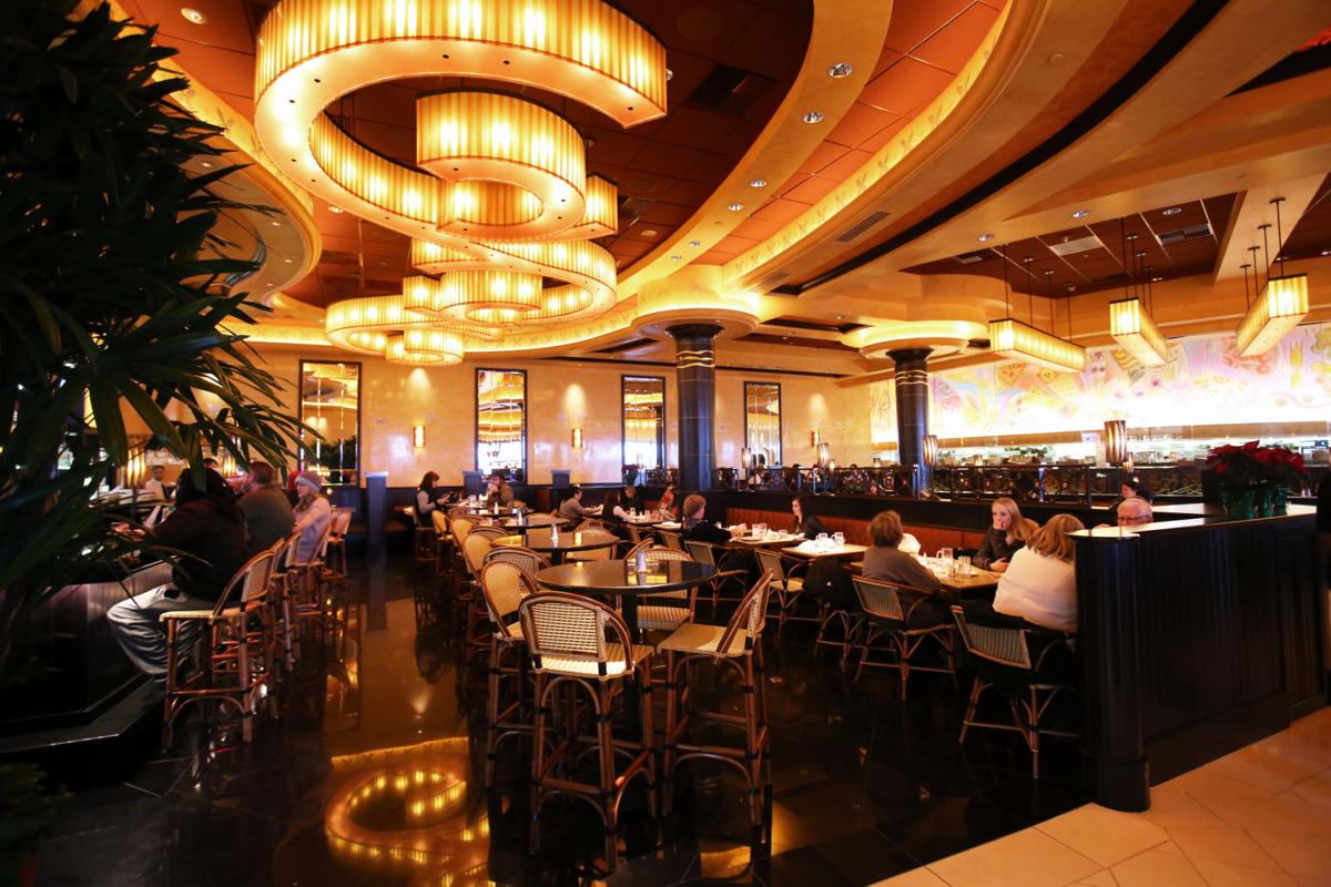 Restaurant Review The Cheesecake Factory Serves Up Good