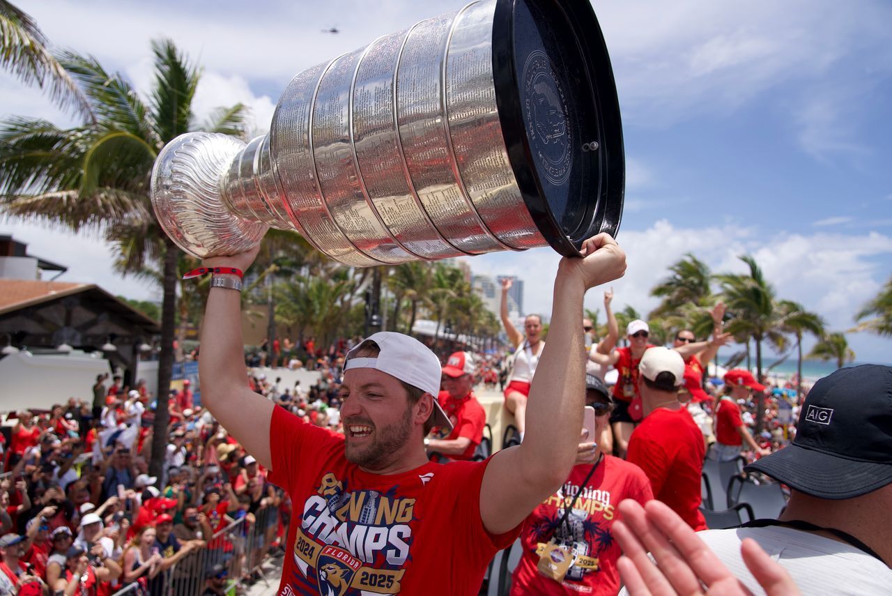 Brian Riedel bringing the Stanley Cup home to Sun Prairie