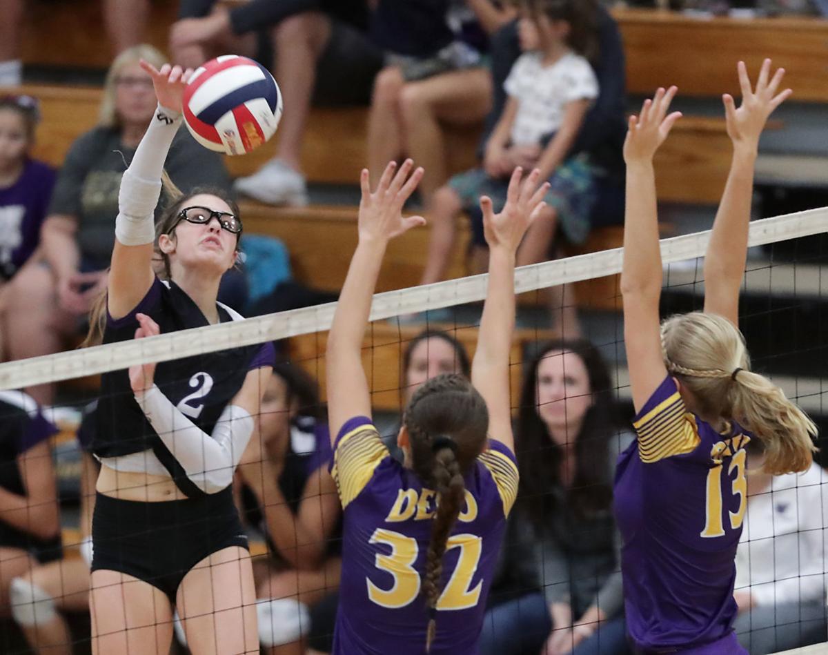 07DeForestWaunakeeVball1171AJA-09062018210856