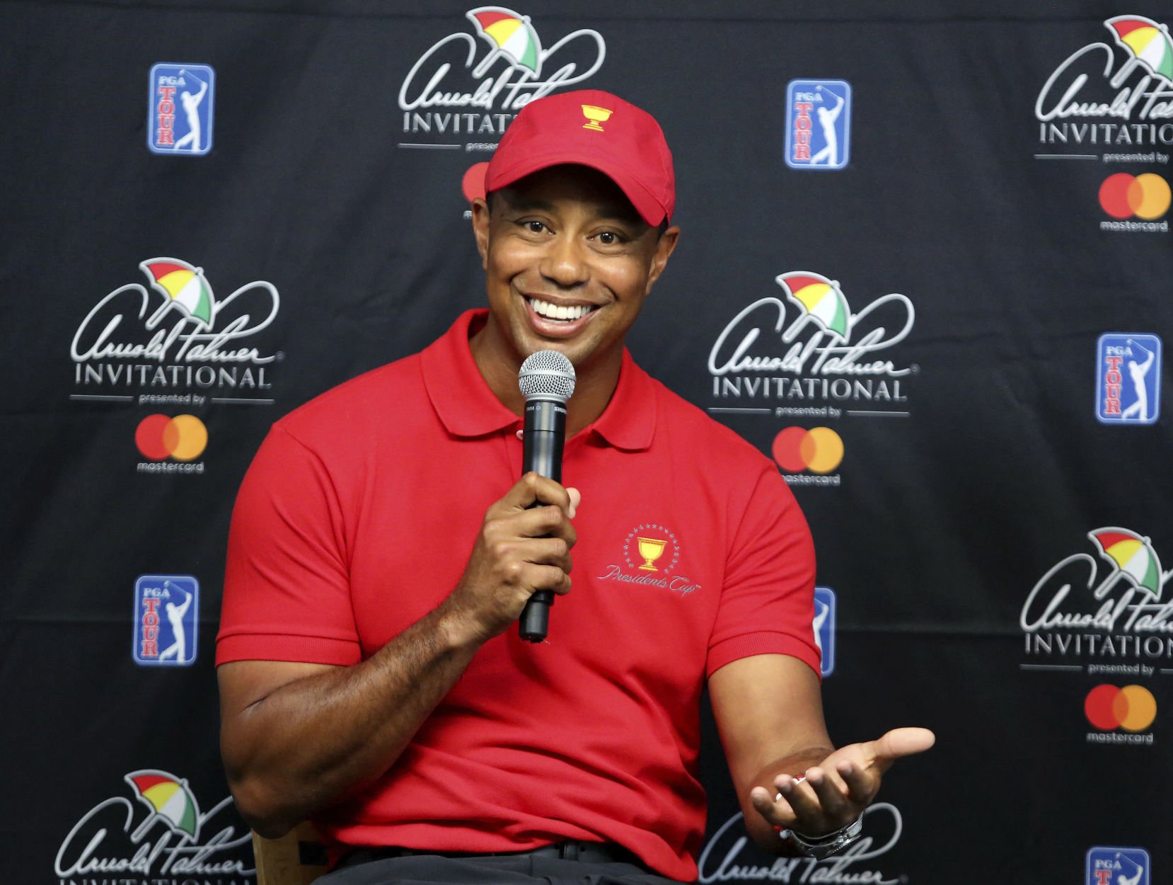 tiger woods red hat