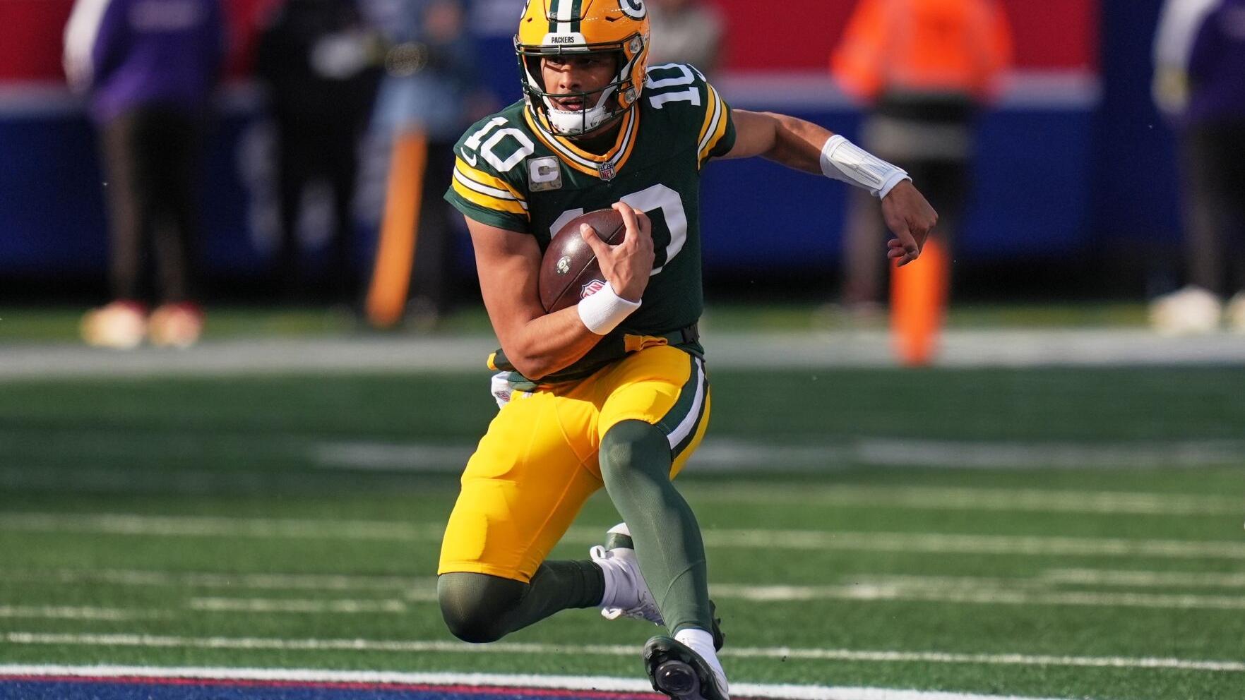 Packers running back Josh Jacobs leaves win against Giants with a knee injury