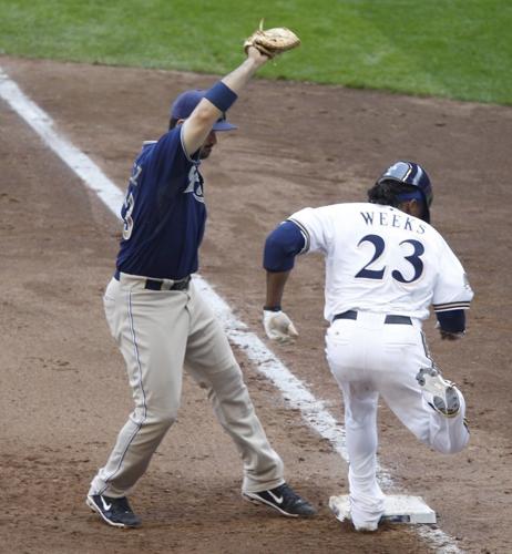 Padres' Headley finishes with NL RBI lead