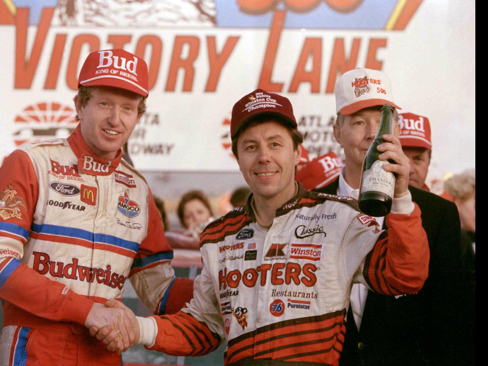 Chase Elliott Honors Nascar Champion Alan Kulwicki Of Wisconsin With 1992 Paint Scheme Auto Racing Madison Com