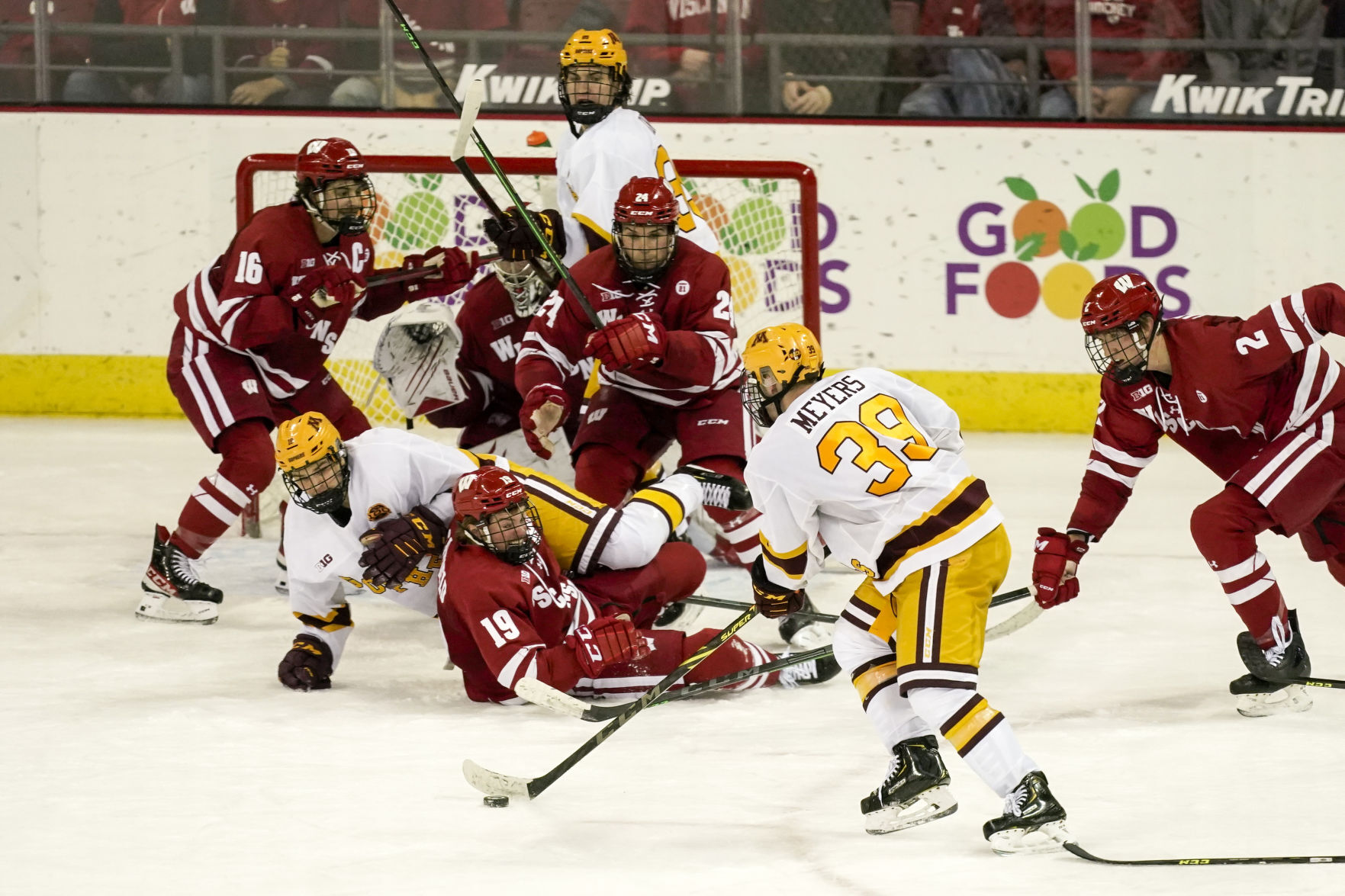 Milewski on Hockey How recruits view the struggles of the Wisconsin mens team