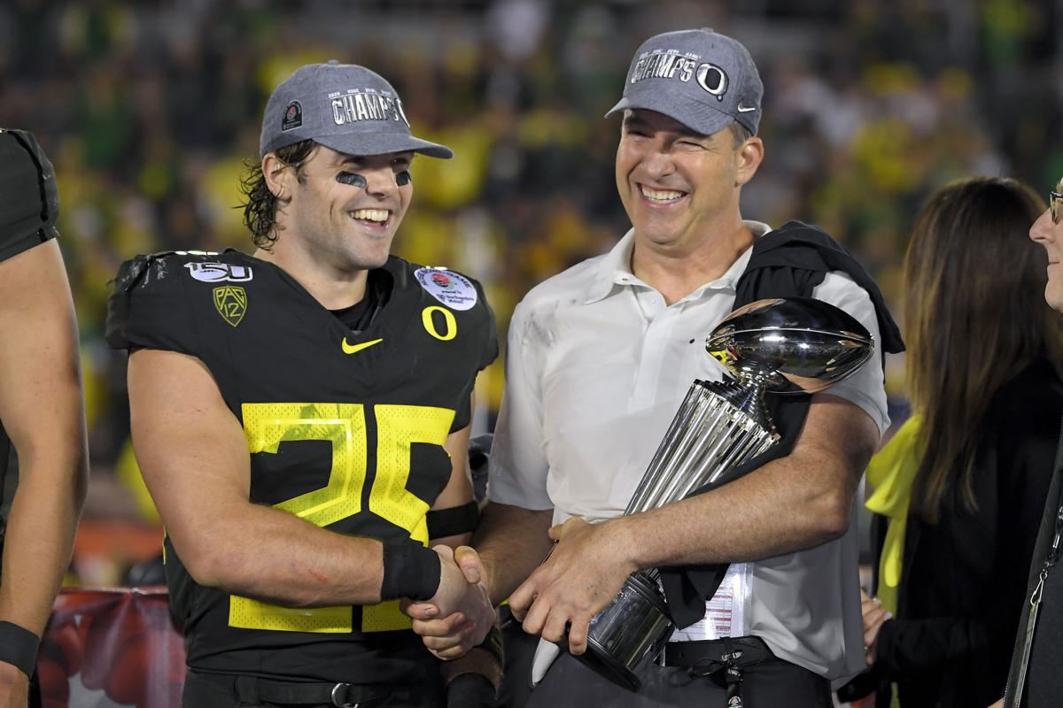 Autzen Stadium, Eugene, OR, USA. 14th Sep, 2019. Oregon Ducks quarterback Justin  Herbert (10) passes the ball during the NCAA football game between the  Montana Grizzlies and the Oregon Ducks at Autzen