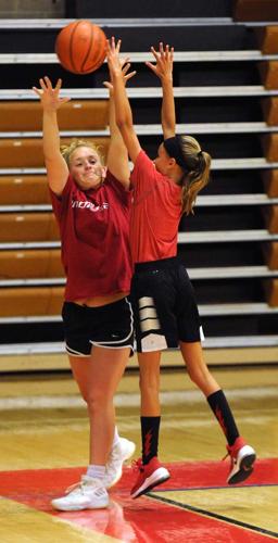 Madison Lady Cubs hold basketball camp | Sports | madisoncourier.com