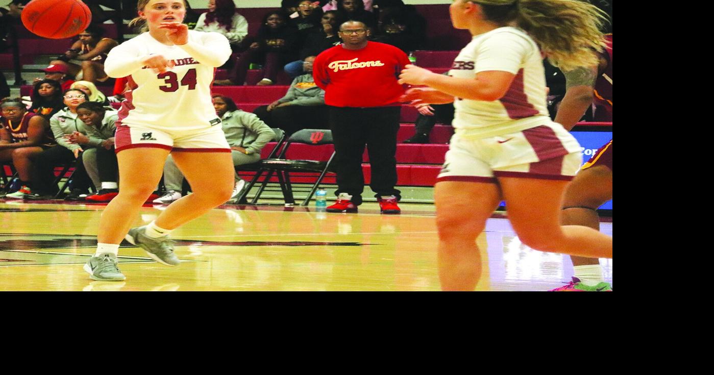 IUS sweeps home openers | Sports | madisoncourier.com