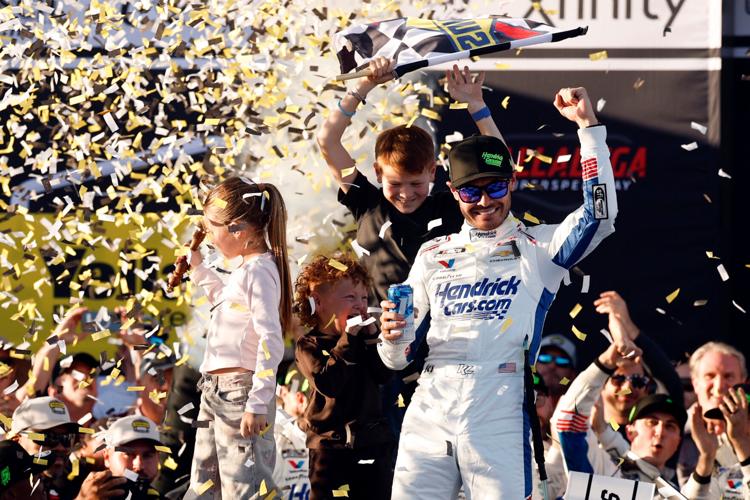 Chase leader Kyle Larson has easier path to 3rd NASCAR championship ...