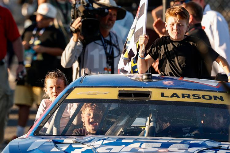 Chase leader Kyle Larson has easier path to 3rd NASCAR championship ...