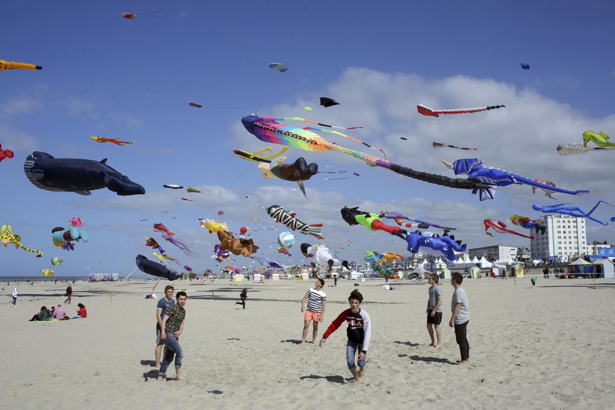 Photos France celebrates 31st International Kite Festival Magic