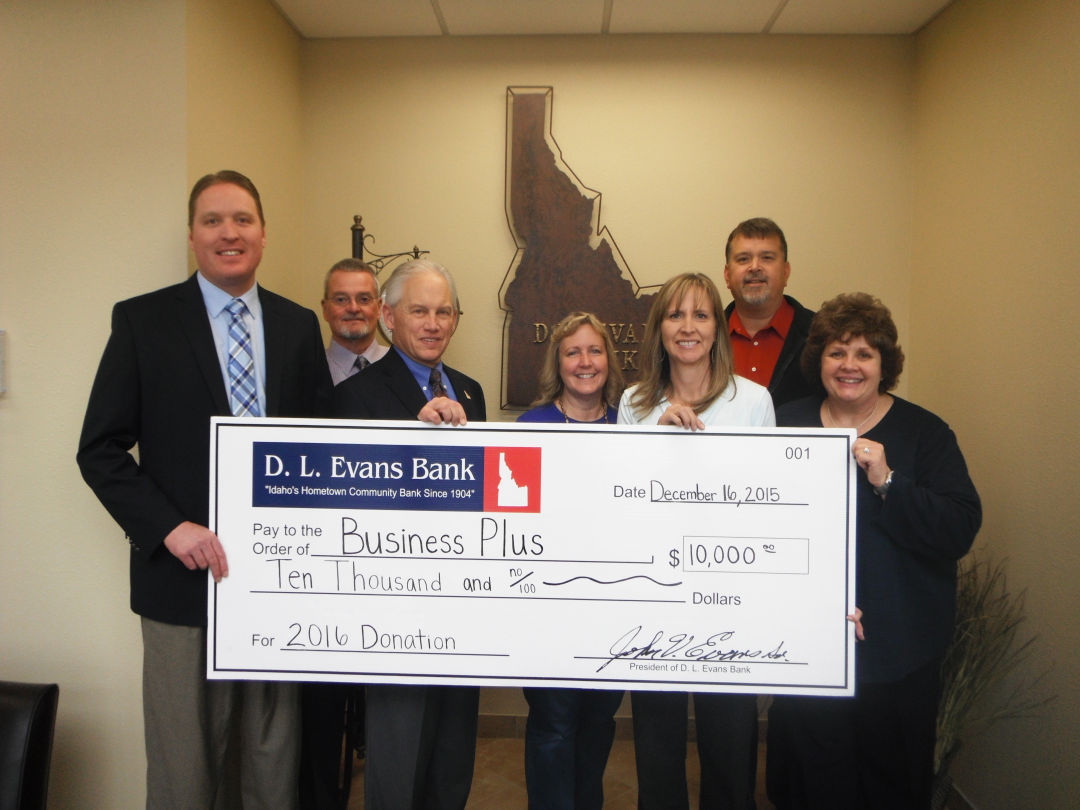 D L Evans Bank Donates To Business Plus Mini Cassia Community News Information From Southern Idaho Magicvalley Com