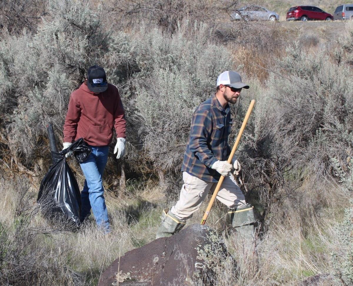 Volunteers collect 3,000 pounds of trash from Snake River near Buhl and